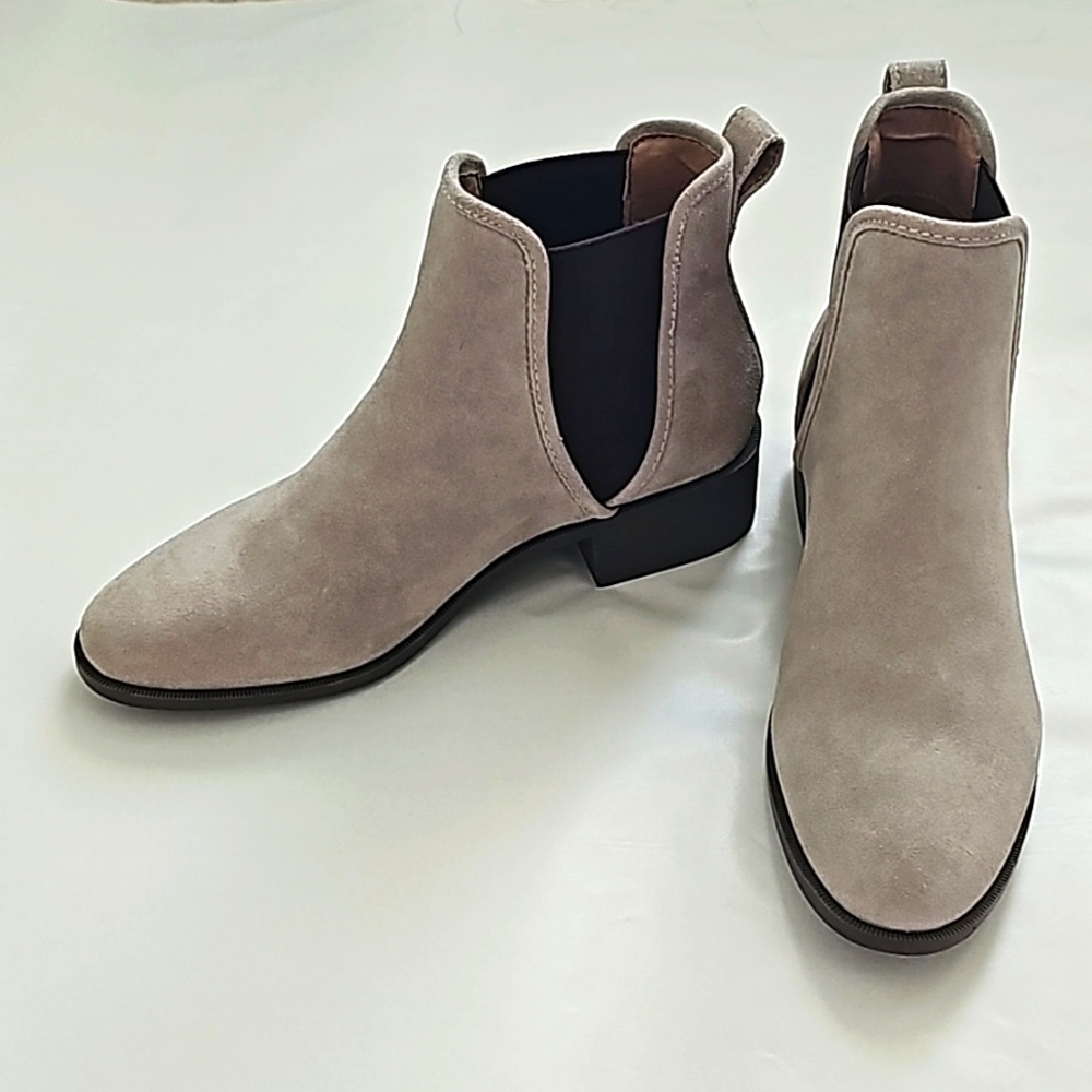 NWB Steve Madden Dares Taupe Suede Ankle Boots, Women's size 8M